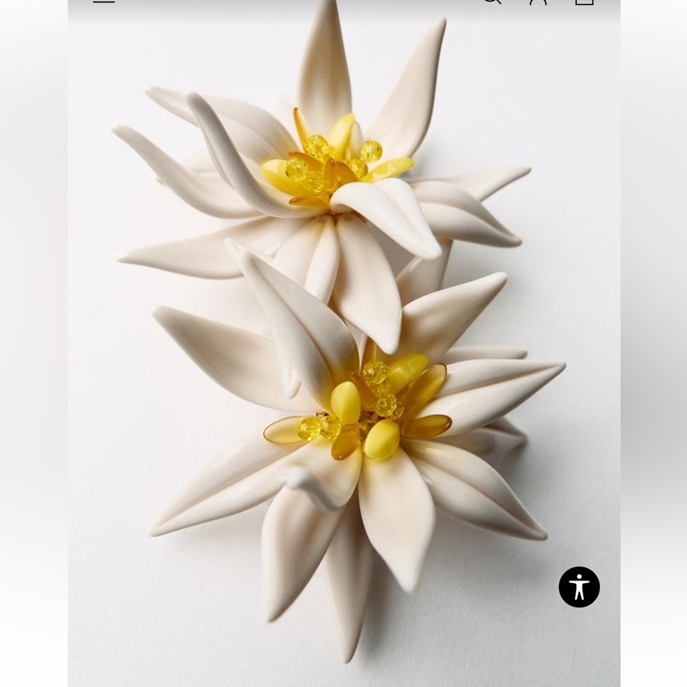 Zara Raised flower-shaped metal earrings with contrasting bead appliqué NWT